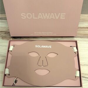 Solawave Wrinkle Retreat Pro Light Therapy
Face Mask